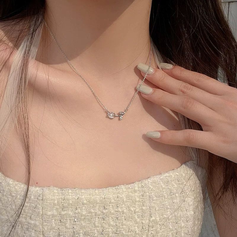 Sweet Cool Tulip Necklace
