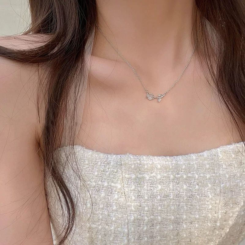 Sweet Cool Tulip Necklace