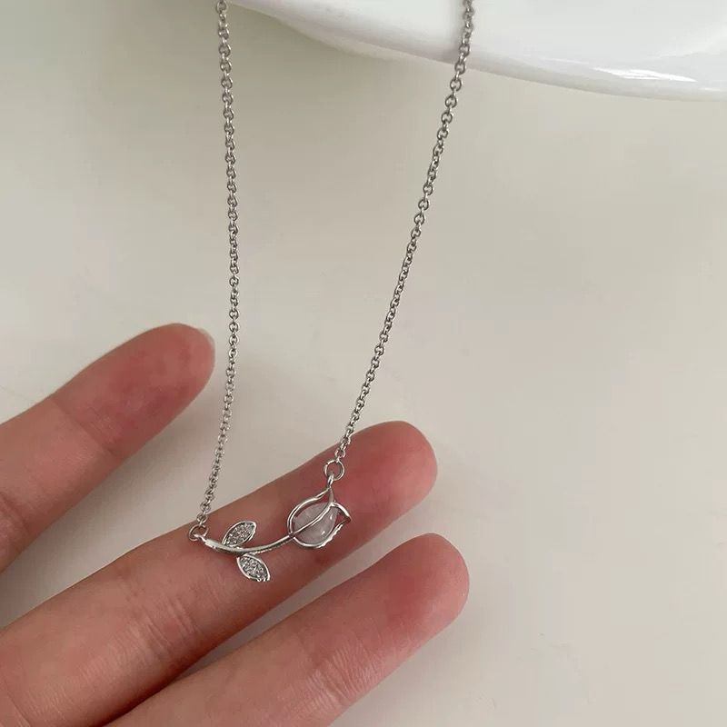 Sweet Cool Tulip Necklace