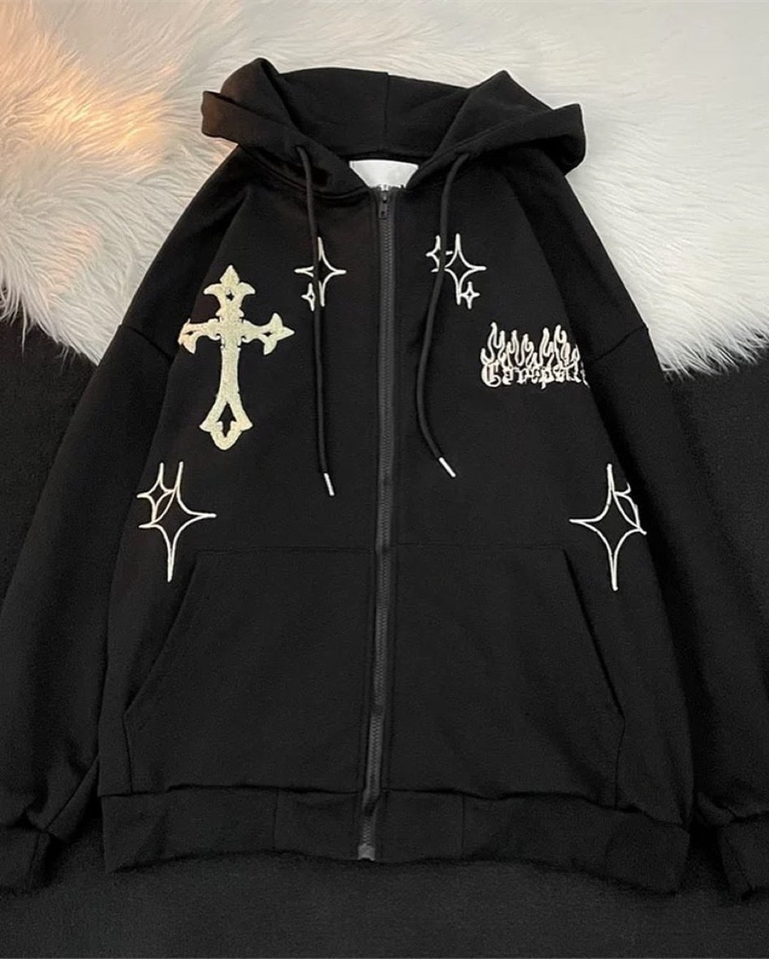 Streetwear hoodie outfit showcasing Acubi fashion in India trend