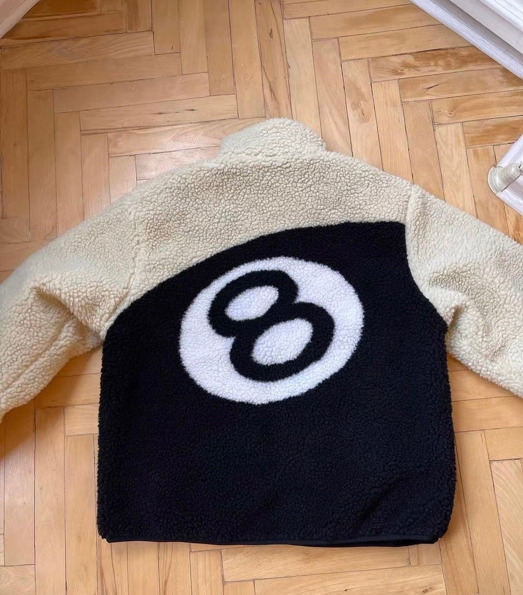 Sttussy 8 ball sherpa reversible white and black jacket for street fashion in India winter outfit