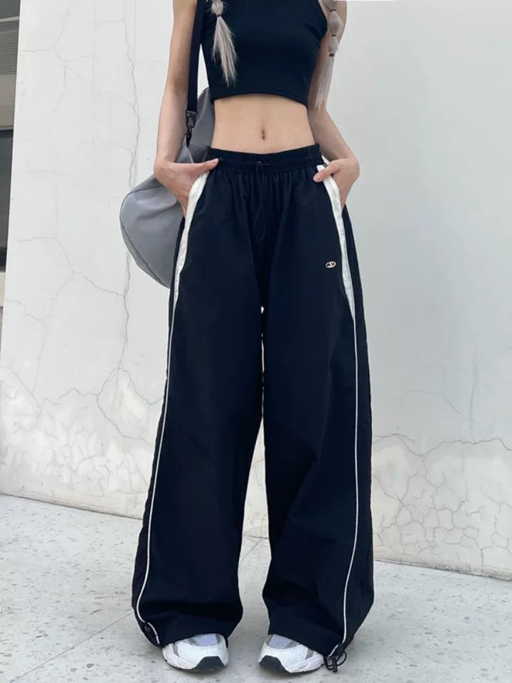 Black Korean baggy sport pants in acubi style for street fashion outfit in India