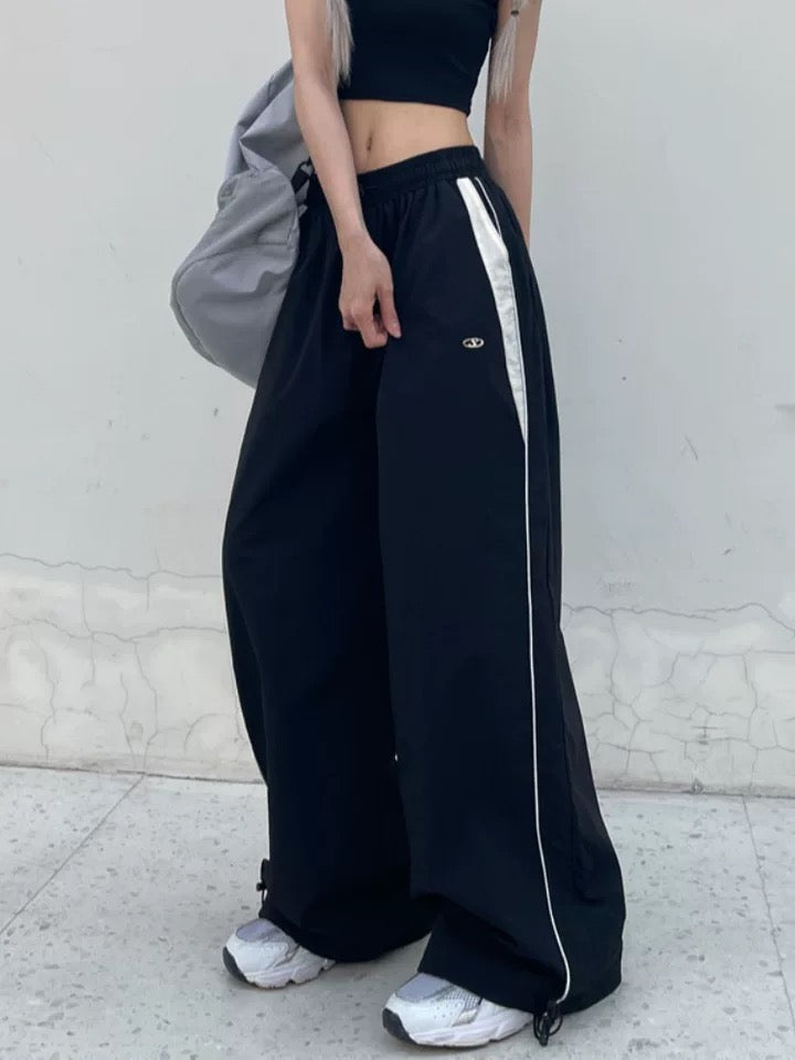 Black Korean baggy sport pants in acubi style for street fashion outfit in India