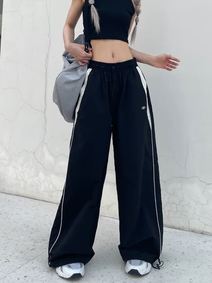 Black Korean baggy sport pants in acubi style for street fashion outfit in India