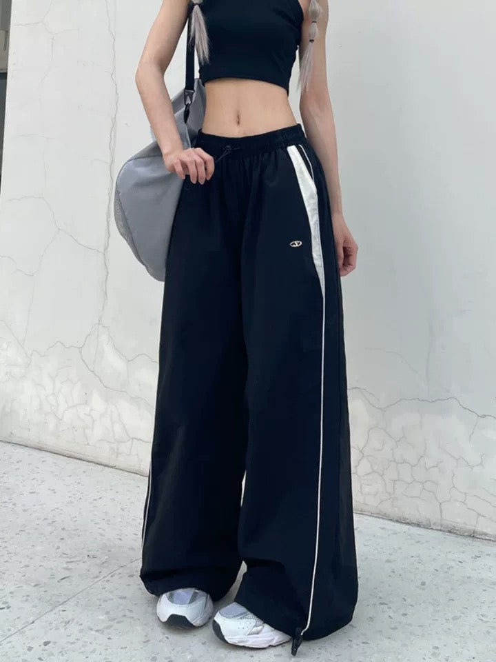 Black Korean baggy sport pants in acubi style for street fashion outfit in India